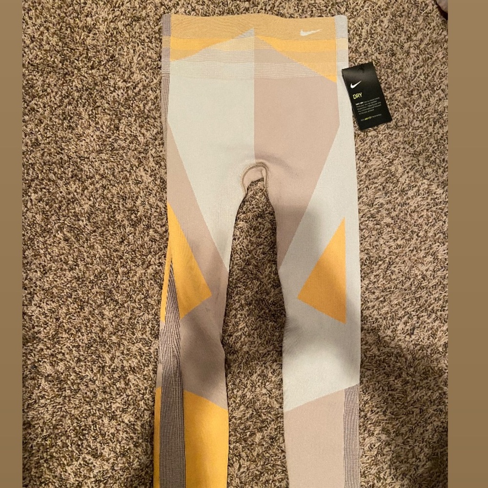 BNWT Nike Sculpt Lux leggings